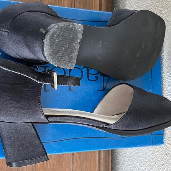 Madeline Stuart sandals, Size 6.5m, black - Picture 5 of 7